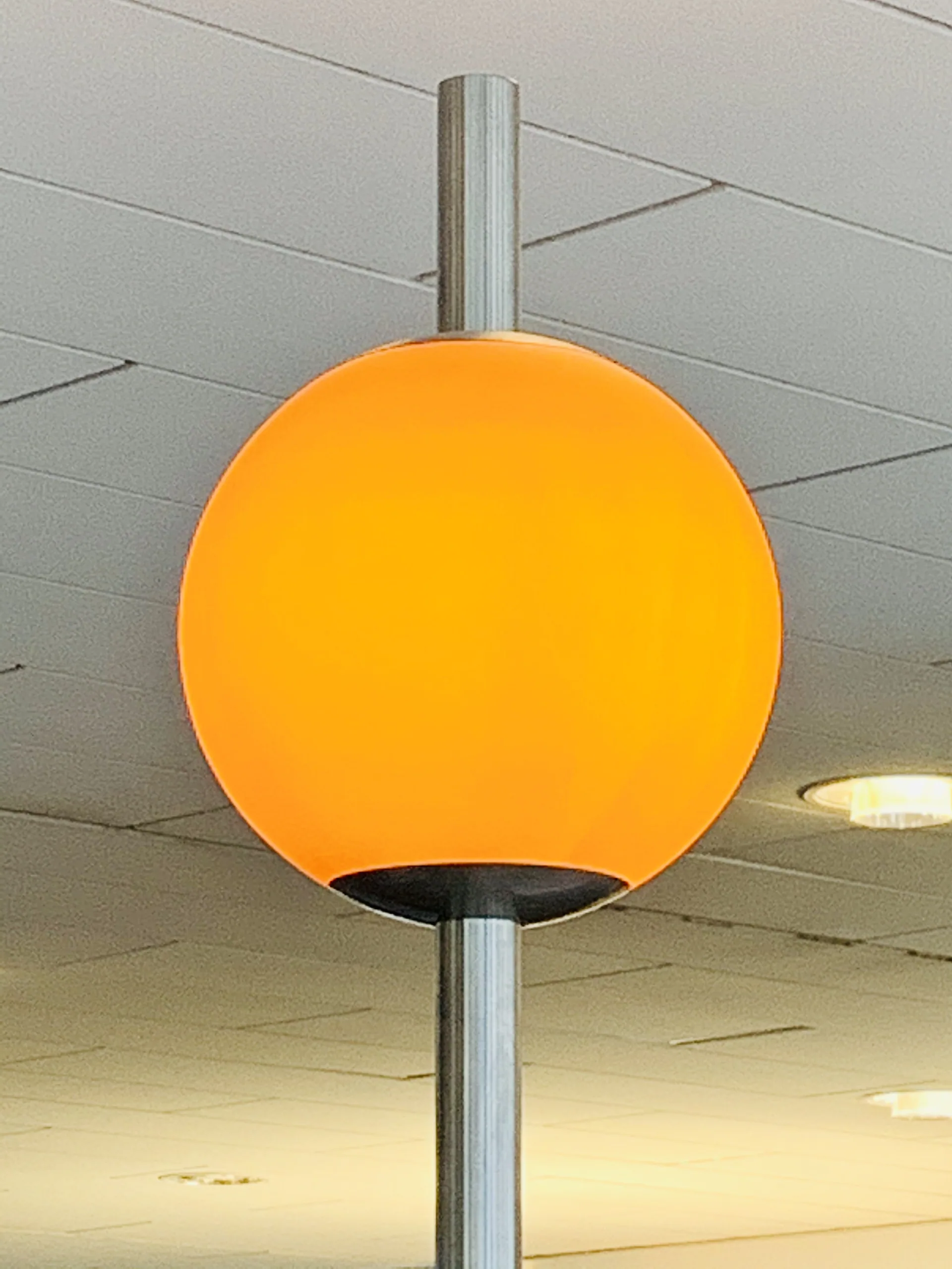 Professionell montierte Lampe