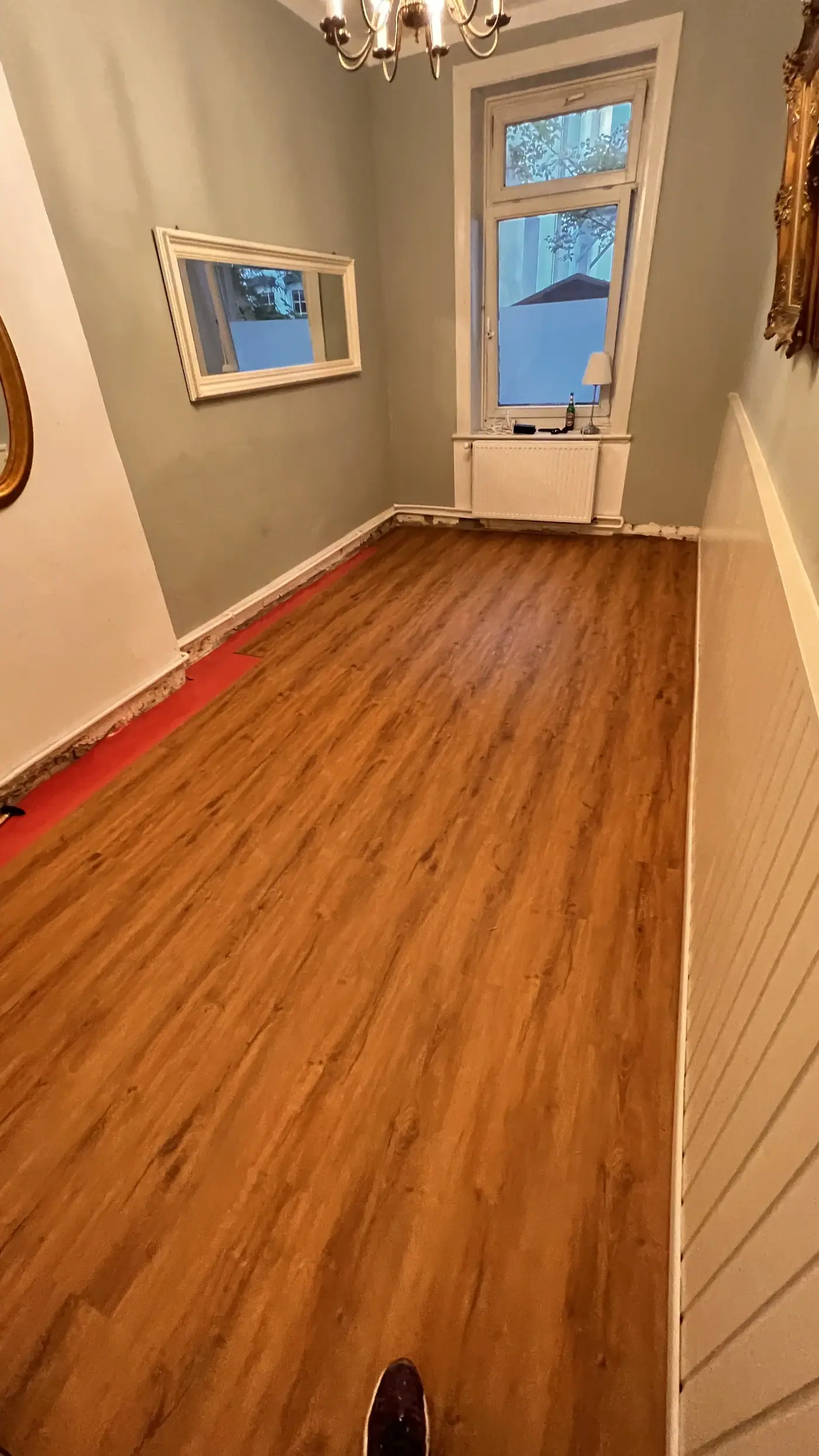 Verlegter Laminat- und Vinylboden